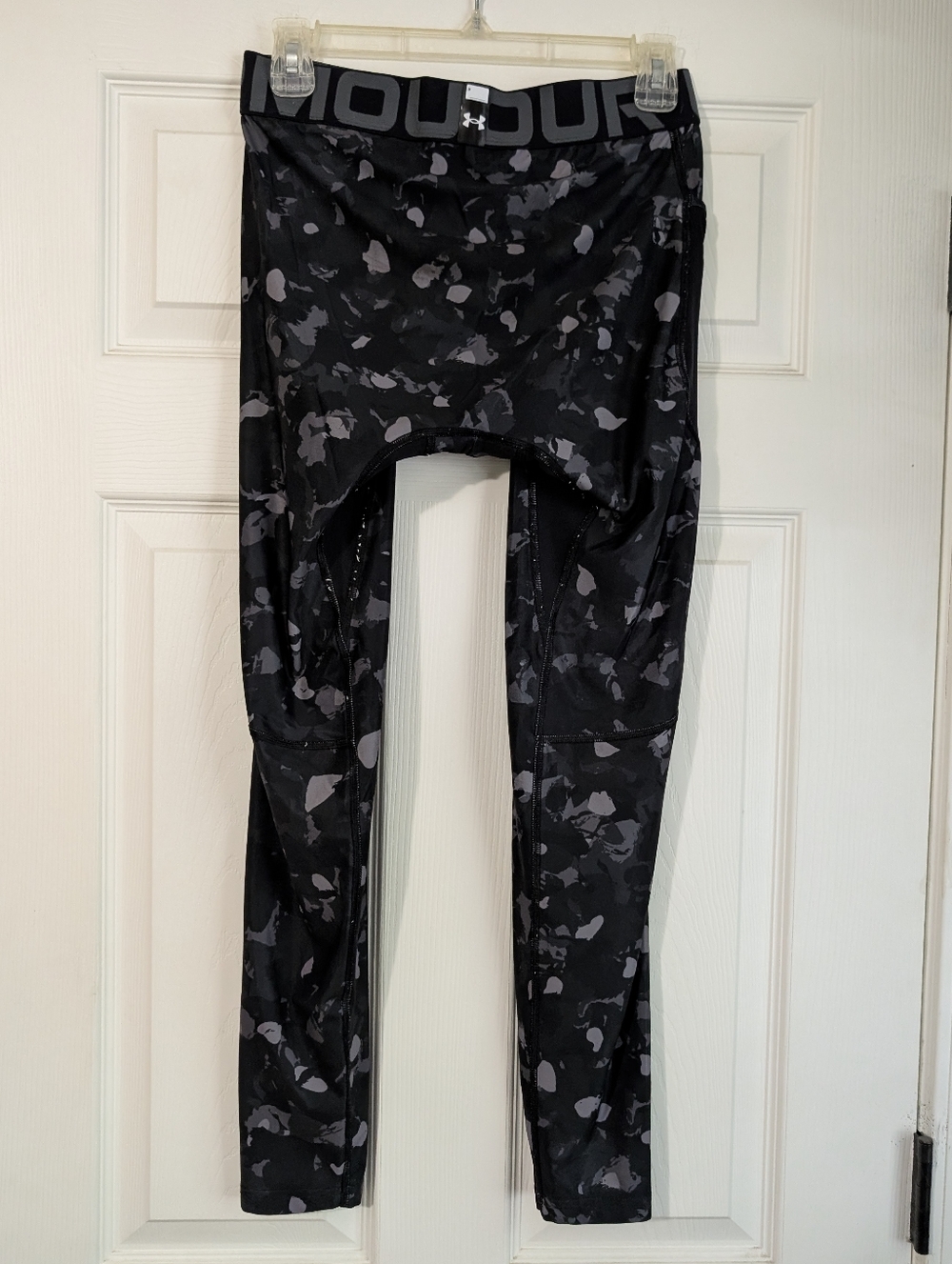 Under Armour Men's Black Camo Compression Leggings - Picture 4 of 7